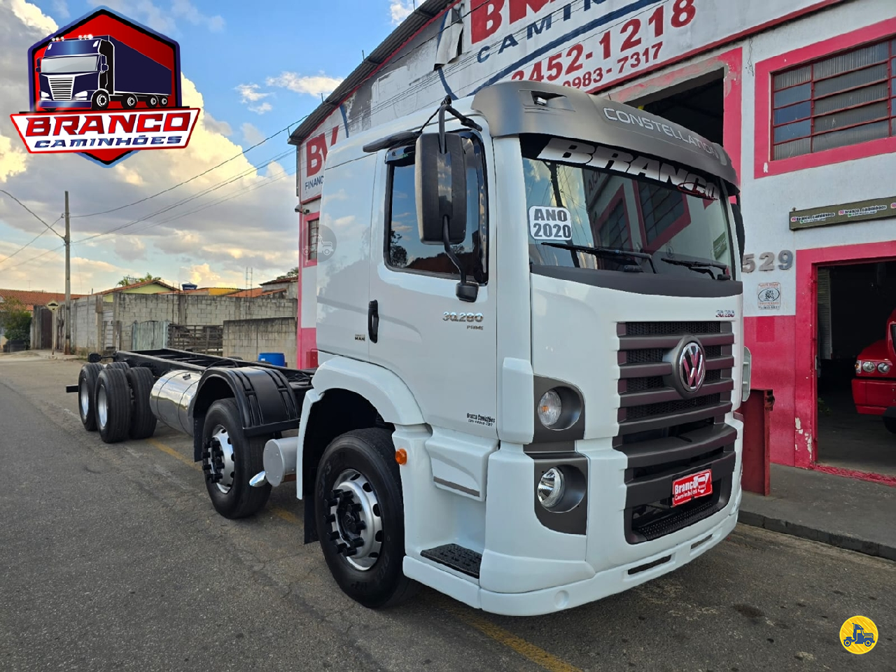 CAMINHAO VOLKSWAGEN VW 30280 Chassis BiTruck 8x2 Branco Caminhões CAREACU MINAS GERAIS MG